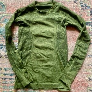 Lululemon Swiftly Tech Shirt Womens 6 Dark Olive
Performance Long Sleeve